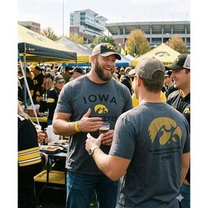 Colosseum Mens Iowa Hawkeyes T-Shirt Gray 3XL Curated Colosseum Collection Tee